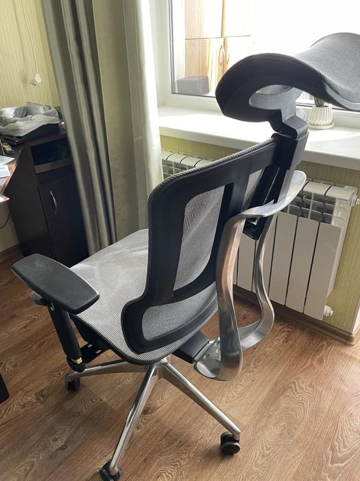 Продам офісне/ігрове крісло, український виробник