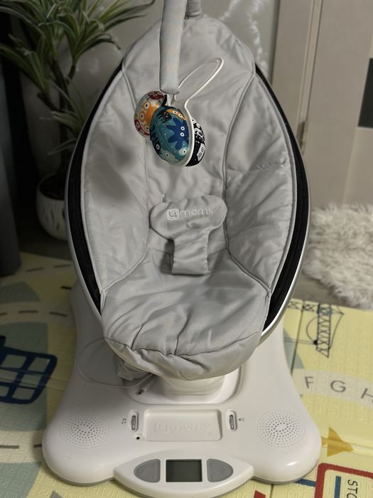 Заколисуючий/качеля  центр 4moms