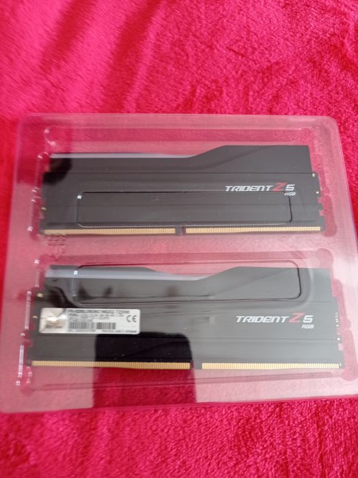 Memórias RAM DDR5 32 gb G.SKILK64739402827523122