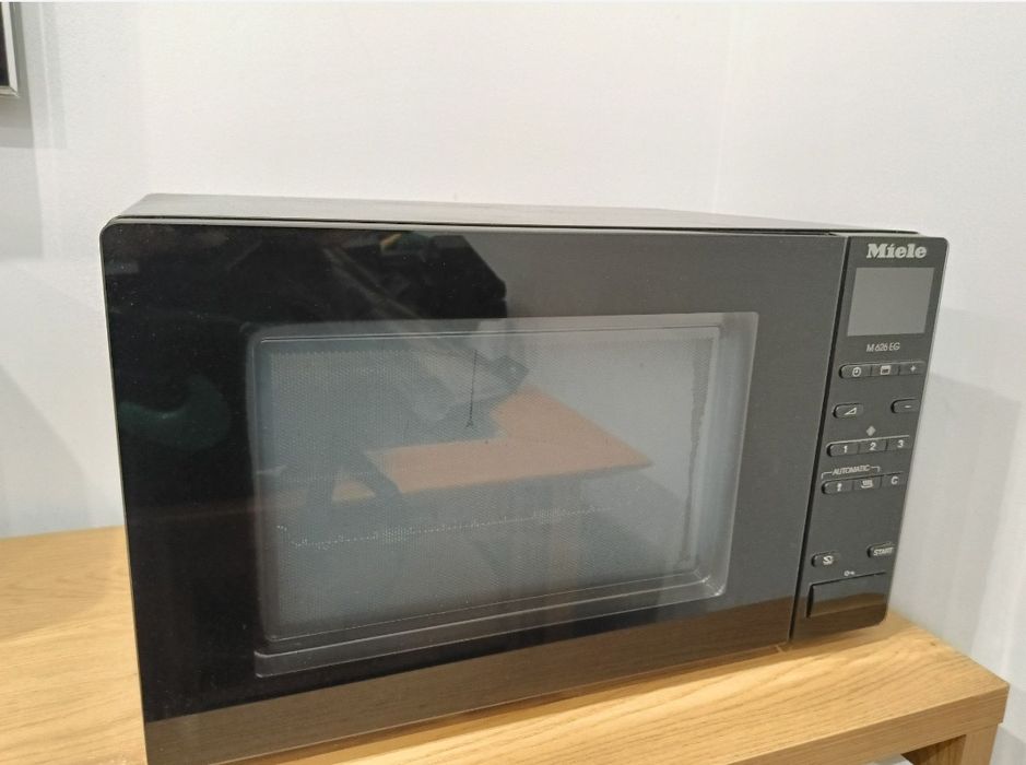 Markowa Kuchenka mikrofalowa z piekarnikiem Miele 626EG