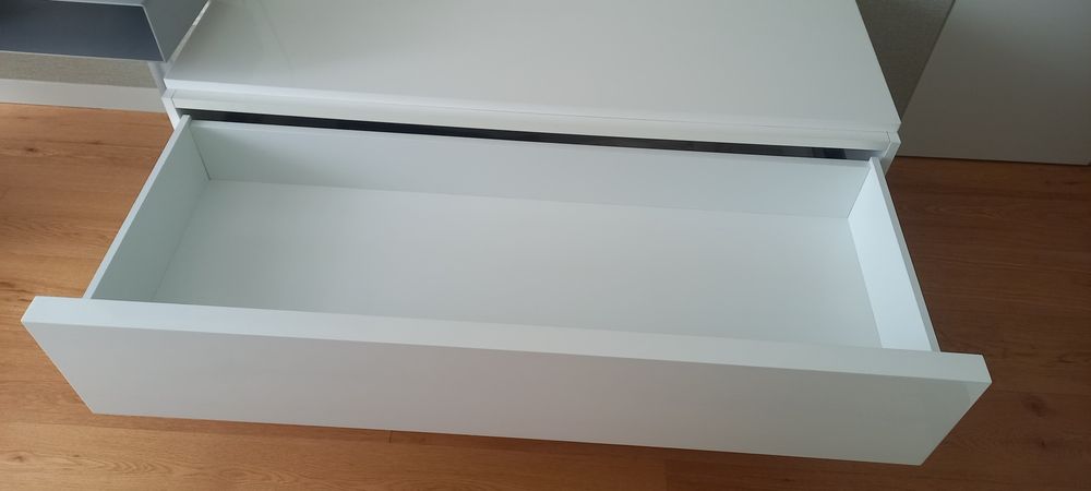 Cómoda com 2 gavetas