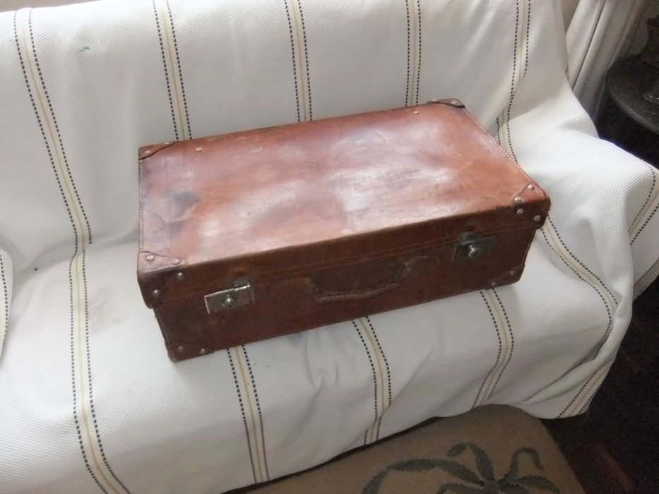 mala de cabedal bem conservada