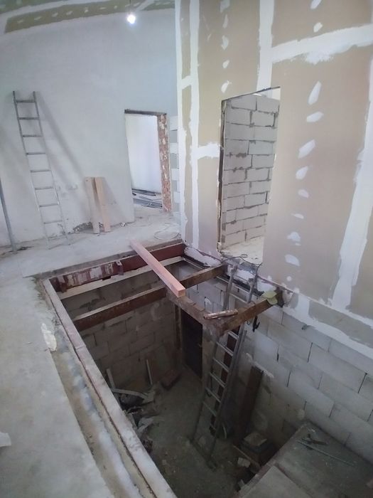 Виконую..Ремонтні роботи