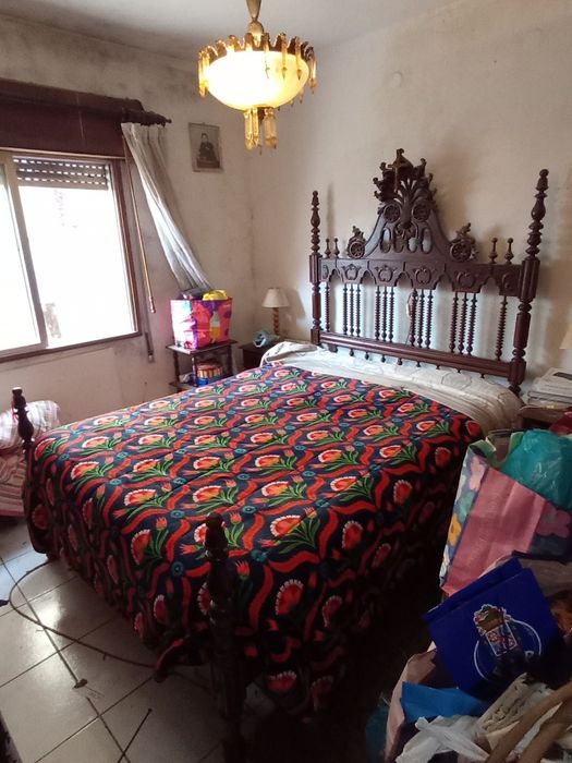 Cama casal madeira maciça estilo antigo