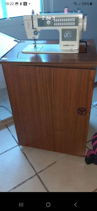 Maquina de costura a trabalhar
