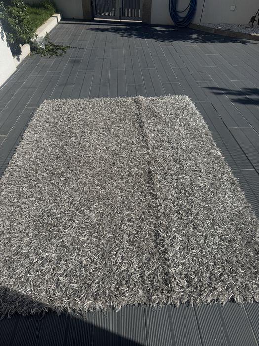 Carpete cinza e cinza claro