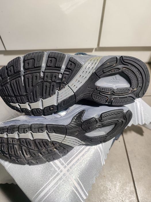 Adidasy firmy Adidas. Popielatego seledynowy. 38.