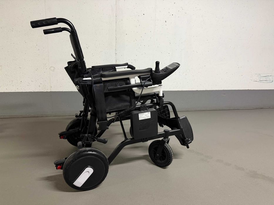 Ultralekki wózek inwalidzki elektryczny Wheelie Electric