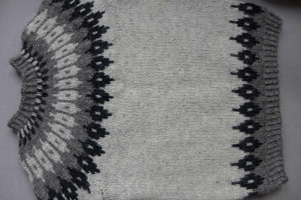 GRUBY wełniany sweter islandzki lopapeysa rękodzieło wzór norway S 36