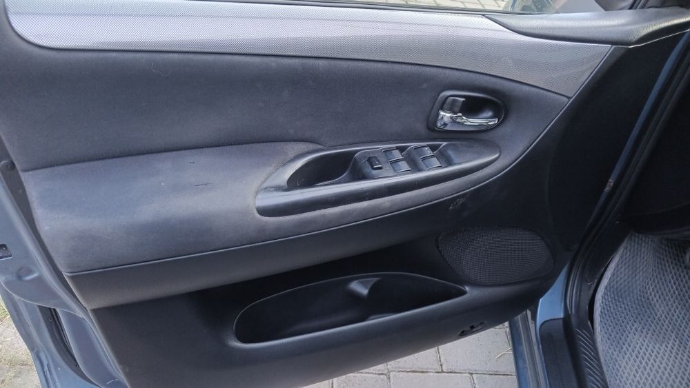 Продам Mazda MPV