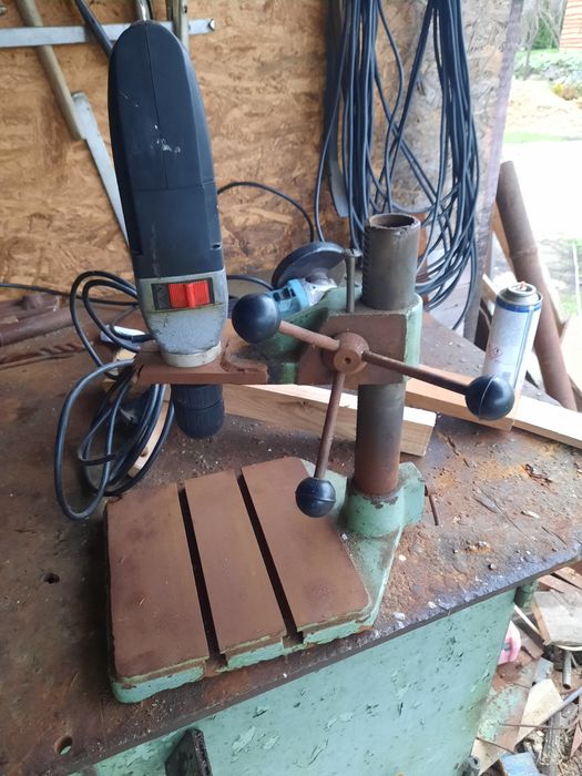 Продам стійку разом з дріллю.