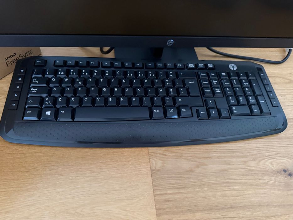 computer and keyboard447233334445363201
