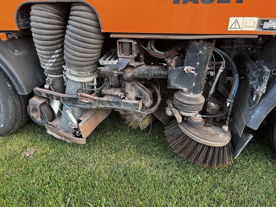 MAN LE220B Faun Viajet 6r zamiatarka szczotka