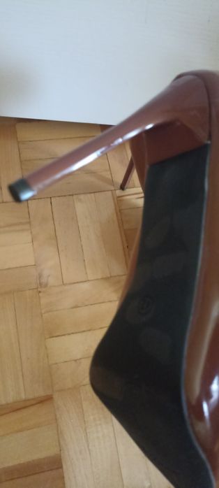 Brązowe lakierowane szpilki 42 41