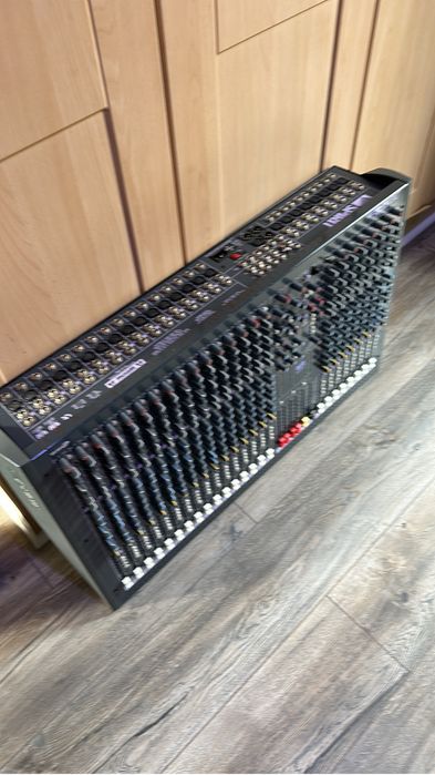 Mesa de som soundcraft lx 7  24 canais