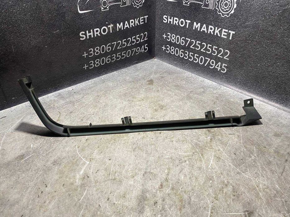Накладка молдинг вія планка під ліву фару Volvo 440 1992-1996  445077