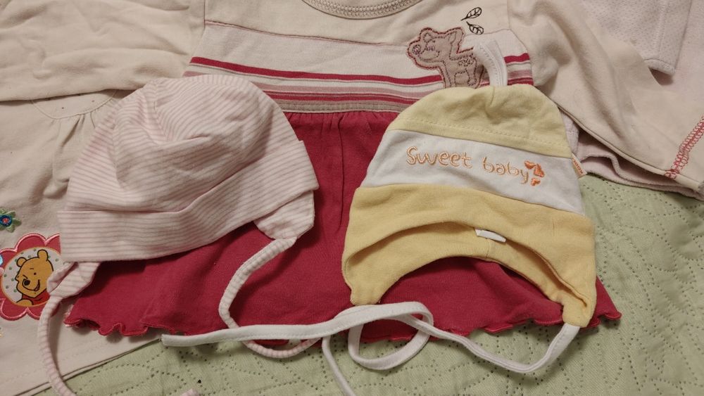 Spodenki, bluzeczki i czapeczki.