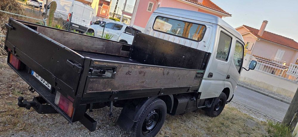 Toyota Dyna — Cabine Dupla · Caixa Aberta · 6 Lugares
