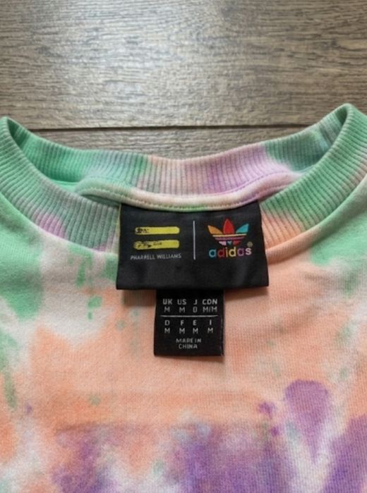 Незвичайна гарна кофта adidas
