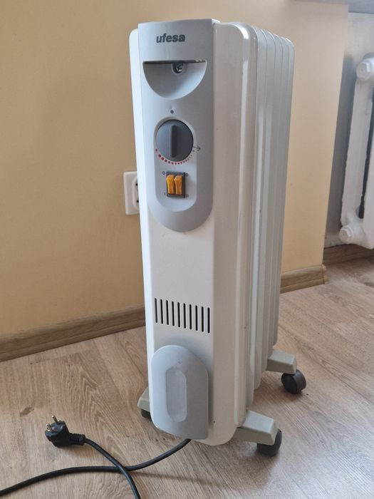 Grzejnik elektryczny mało używany. Oferta ważna .