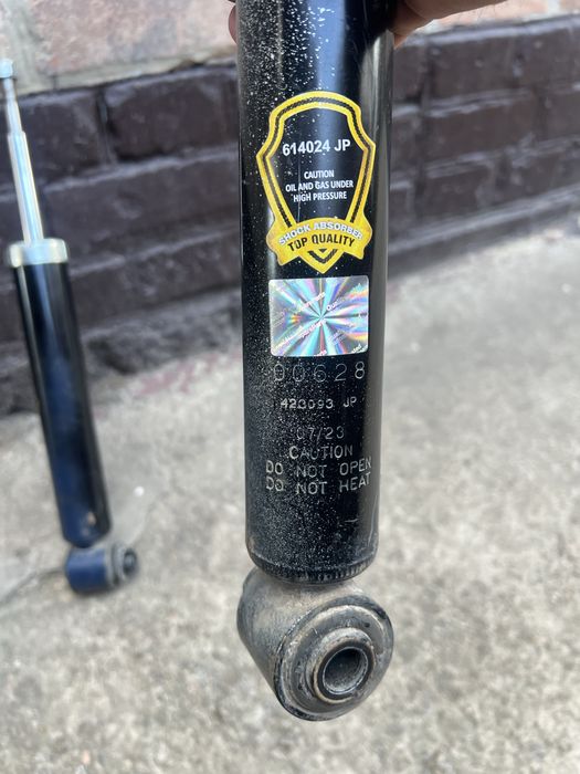 Задние амортизаторы BMW