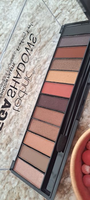 Maquilhagem em ótimo estado