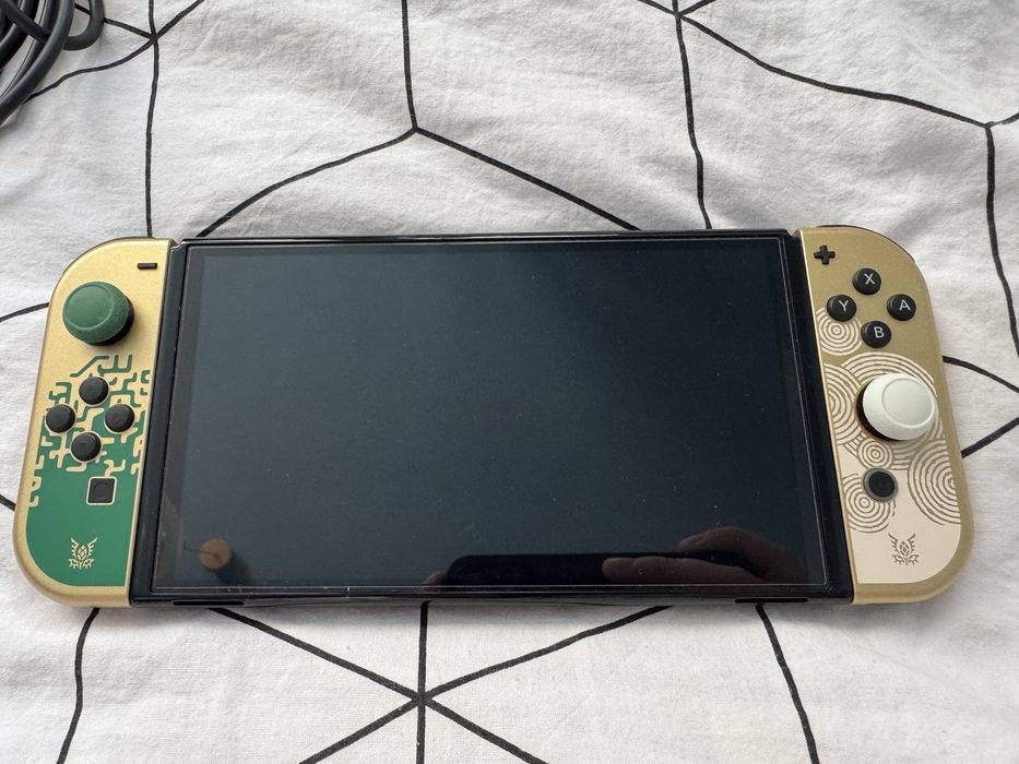 Nintendo Switch OLED Limited Edition Zelda TOTK