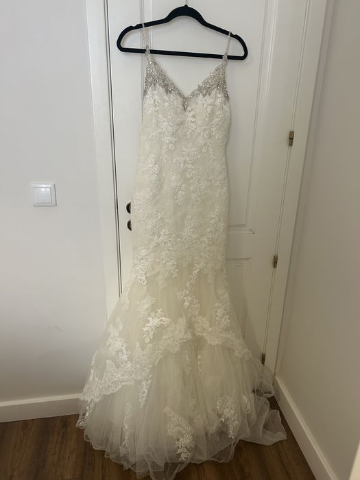 Vestido de noiva ProNovias estilo sereia,de renda francesa e pedraria
