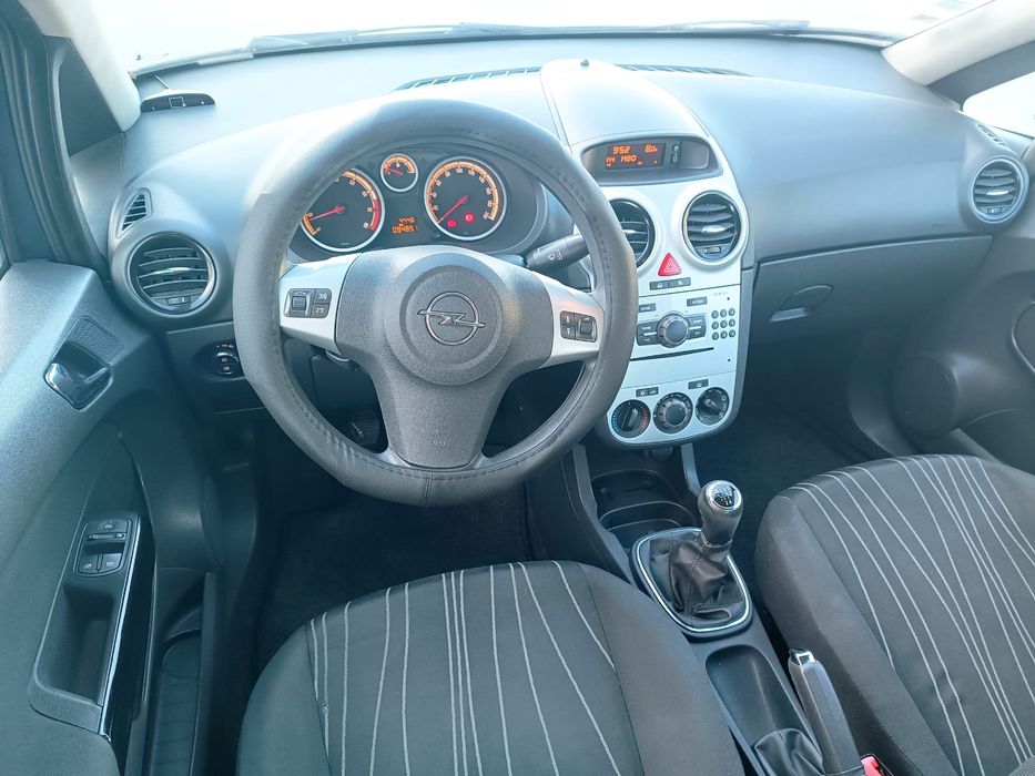 Opel Corsa 2010 com 94mil km