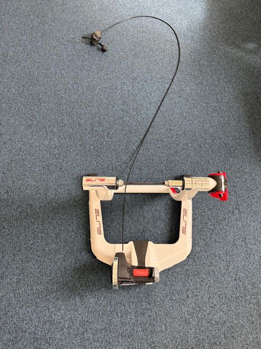 Trenażer rowerowy ELITE Qubo Power Mag Smart B+