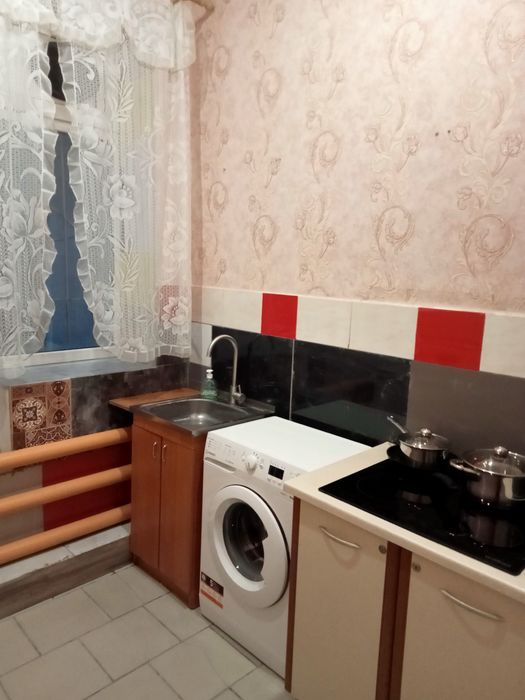 Здам ліжко місце  в хостелі помісячно.