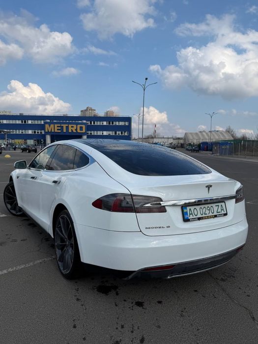 Tesla model S 2013 60Кв