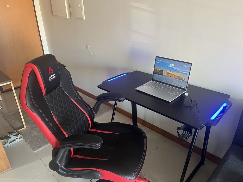 Mesa e cadeira gamer AlphaGamer