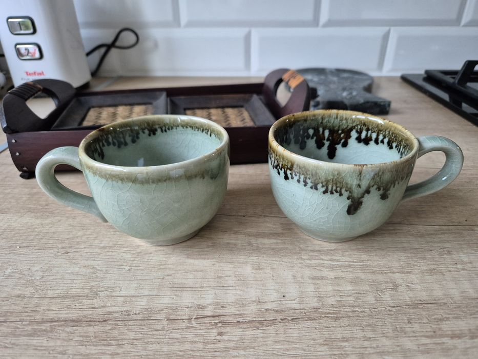 Zestaw ceramicznych filiżanek do herbaty