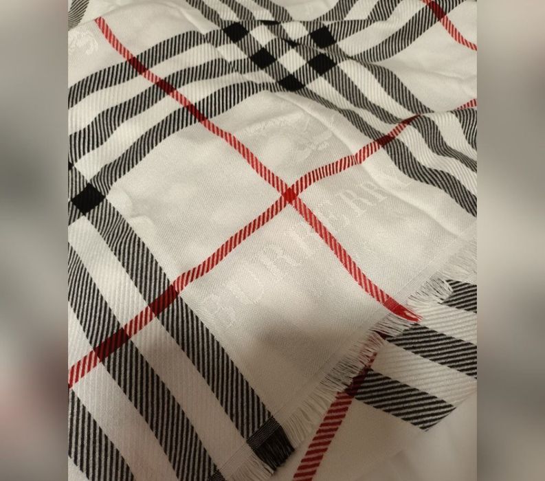 Przepiękna duża chusta Burberry