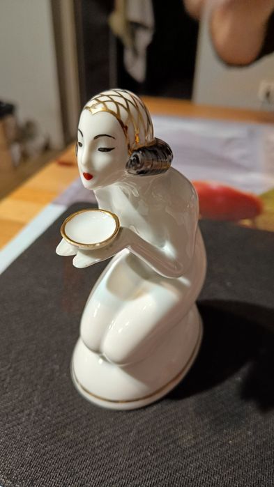 Figurka Klęcząca kobieta  Giesche Bogucice