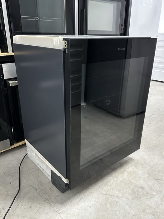 Стан Нової Винна шафа Miele KWTUS 7096 E
