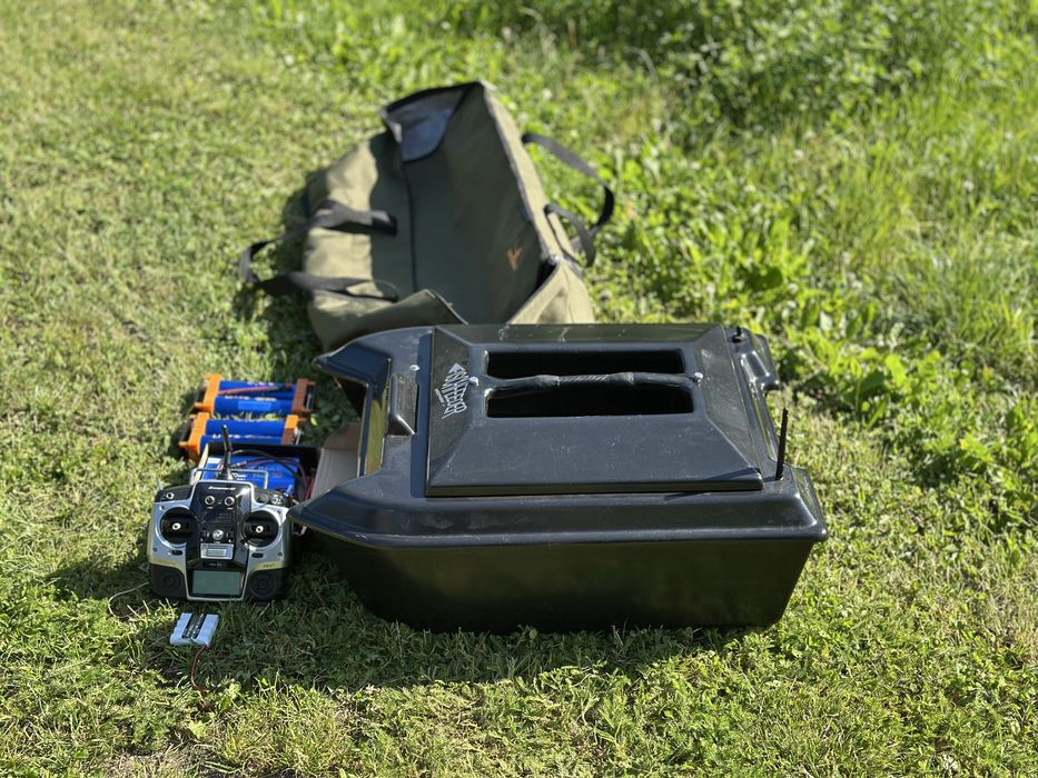 Łódka zanętowa Fischfeeder Profesional GPS Autopilot Toslon