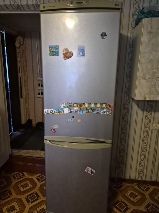 Продам Холодильник LG