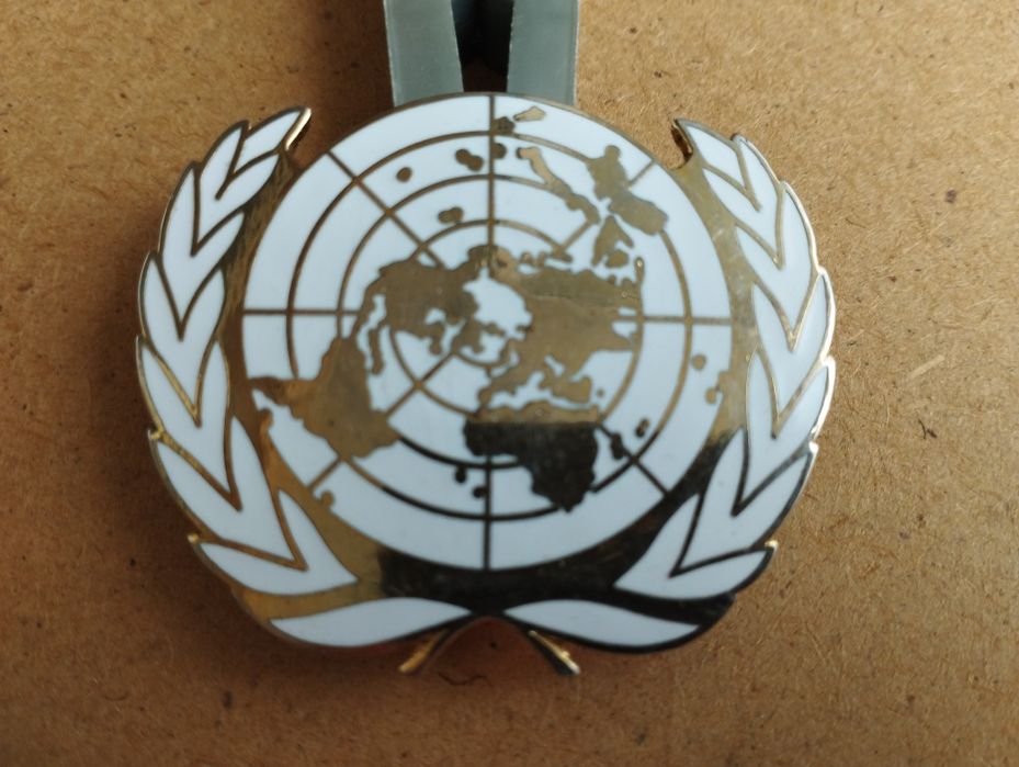 Продам значек миротворца.