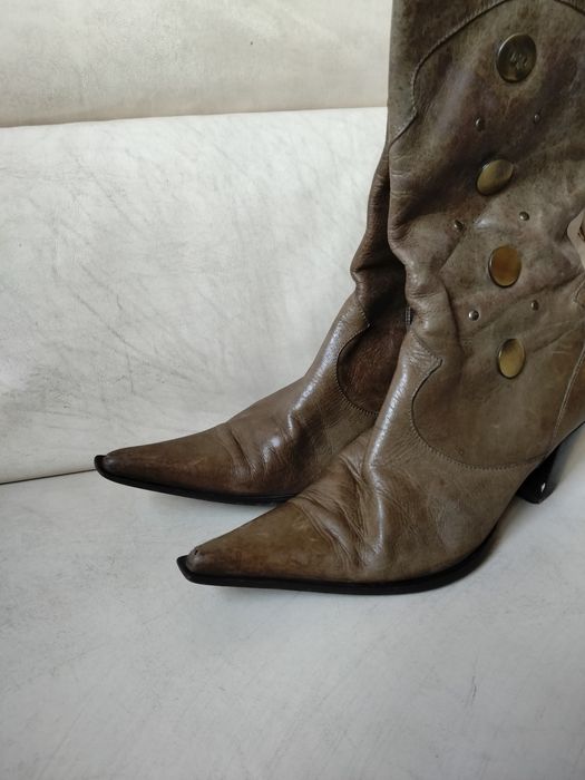 Botas em couro cano alto