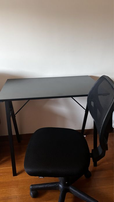 Mesa e cadeira de estudo
