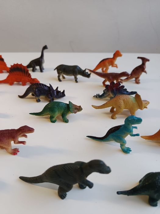 20 dinossauros em pvc
