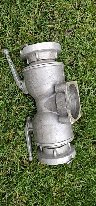 Trójnik aluminiowy przelotowy