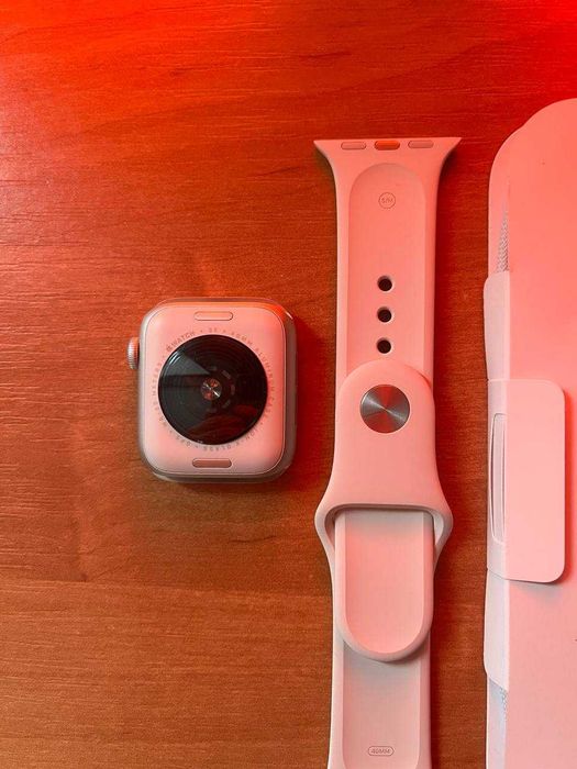 Apple Watch SE 3 GPS 40mm Starlight Aluminium Case, 44mm Midnight