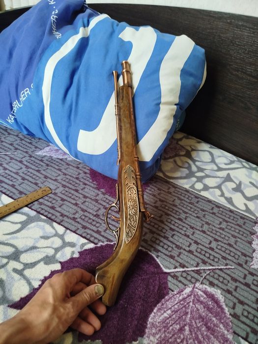 Продам игрушечный пистолет