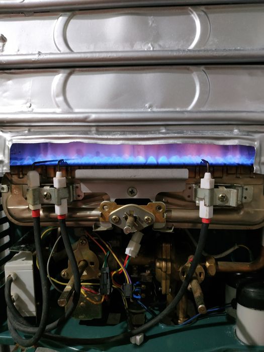 Газовая колонка Амина. Бу. С гарантией 12 месяцев.