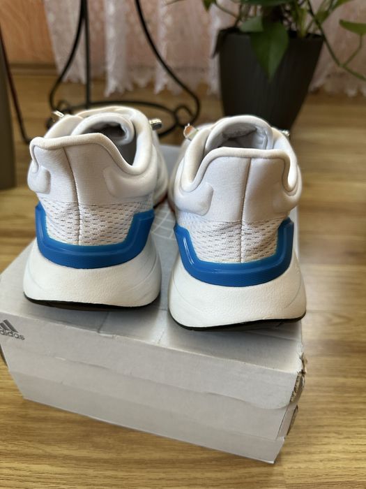 Кросівки Adidas 42.5