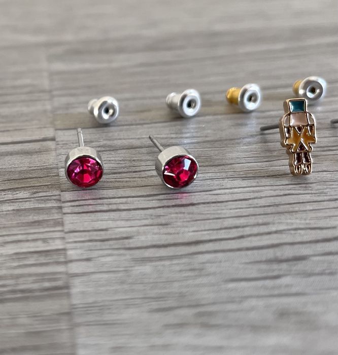 Conjunto de pequenos brincos