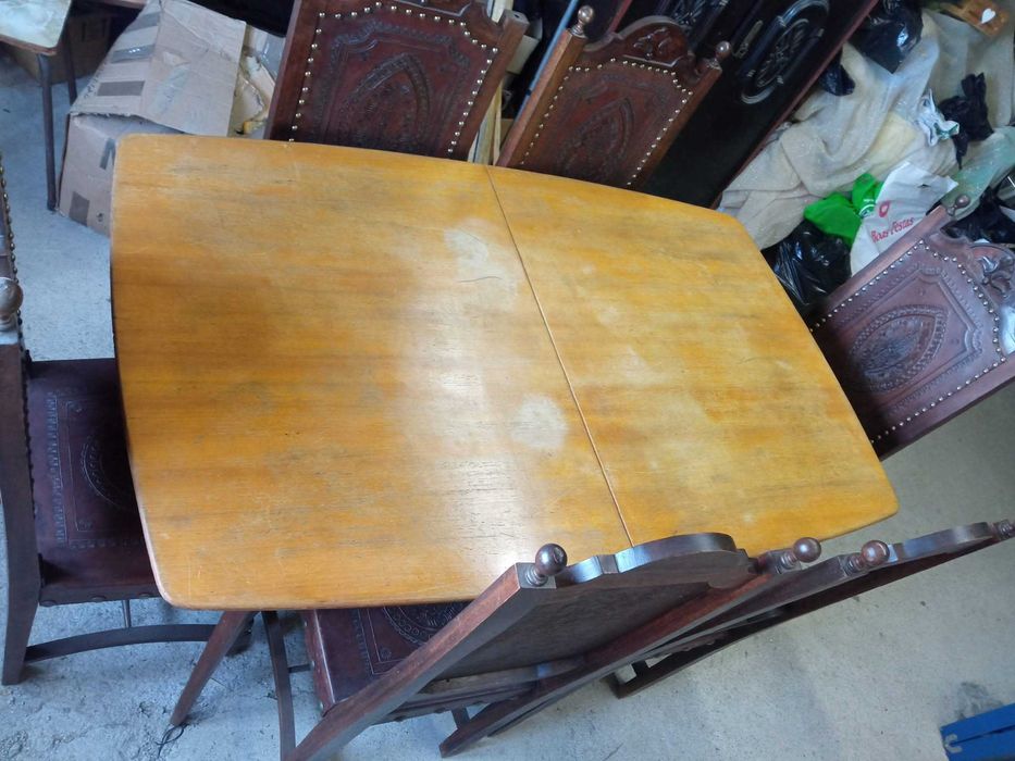 Vendo mesa com 6 cadeiras